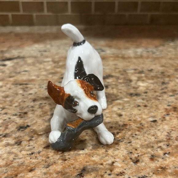 Royal Doulton Dogs of Character Figurine HN2654 Jack Russell Terrier Dog w/shoe